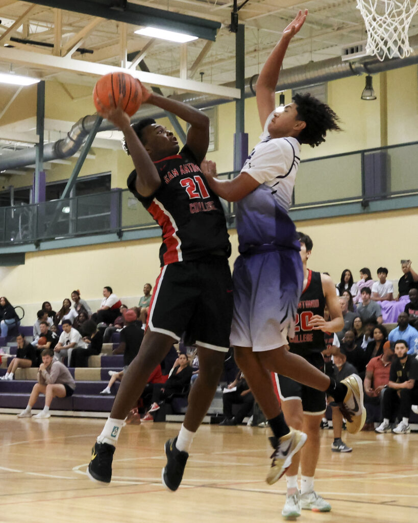 The Armadillos pulled out a much-needed win Wednesday, beating the Northwest Vista College Wildcats 78-75 and earning their first victory of the season at NVC’s Huisache Hall. The Armadillos are now 1-3 for the season. Photo by Chris Hernandez.