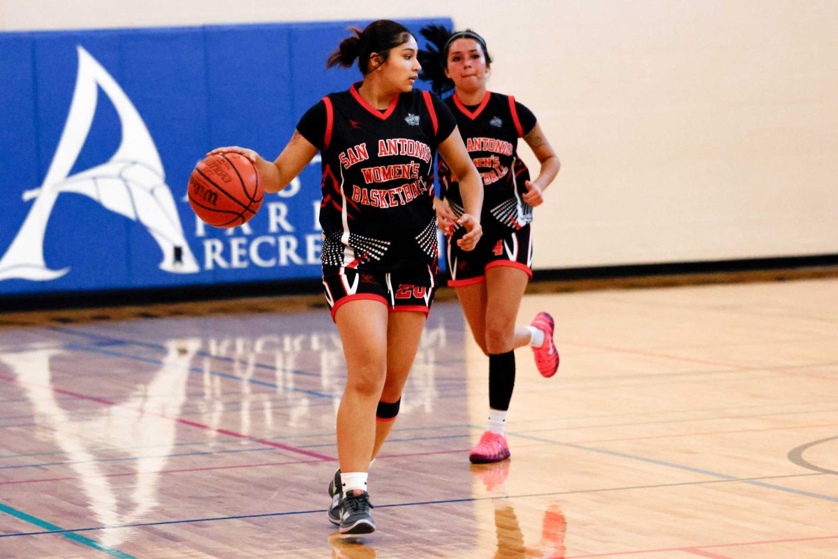 SAC Forward Cimphani Martinez dribbles up the court during the second game of the season at Austin Recreation Center Wednesday. Photo by Janelle Alemán.
