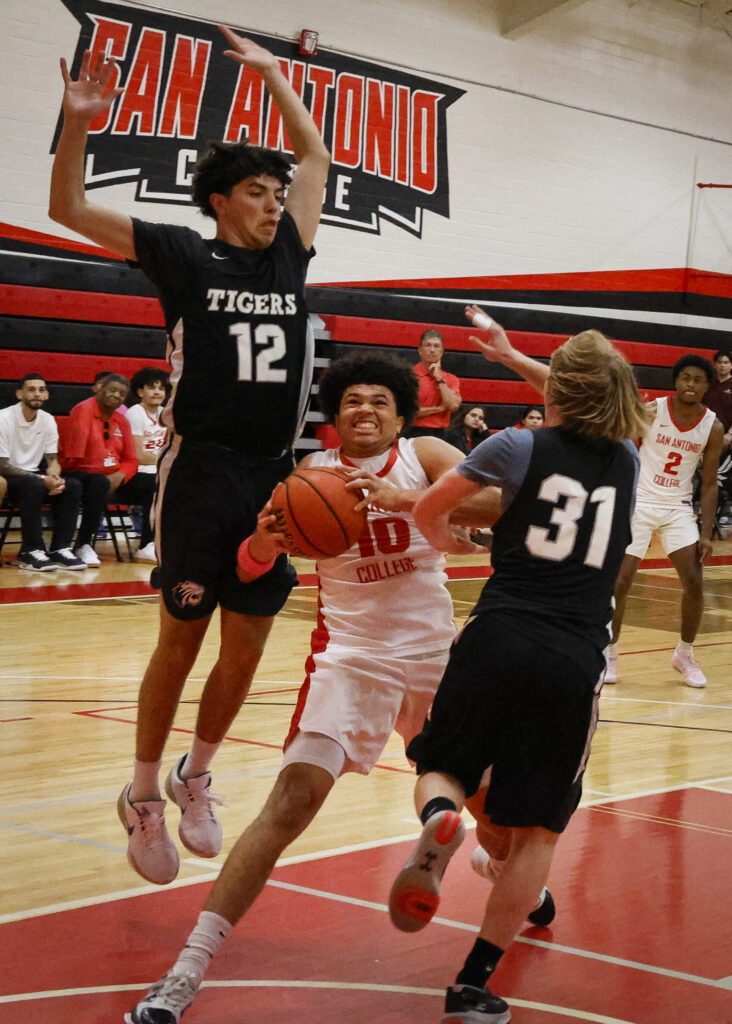 SAC Small Forward Kamirin Williams crushes Trinity’s defense at SAC’s Chandler Physical Education Center Wednesday. Photo by Thomas Solis.