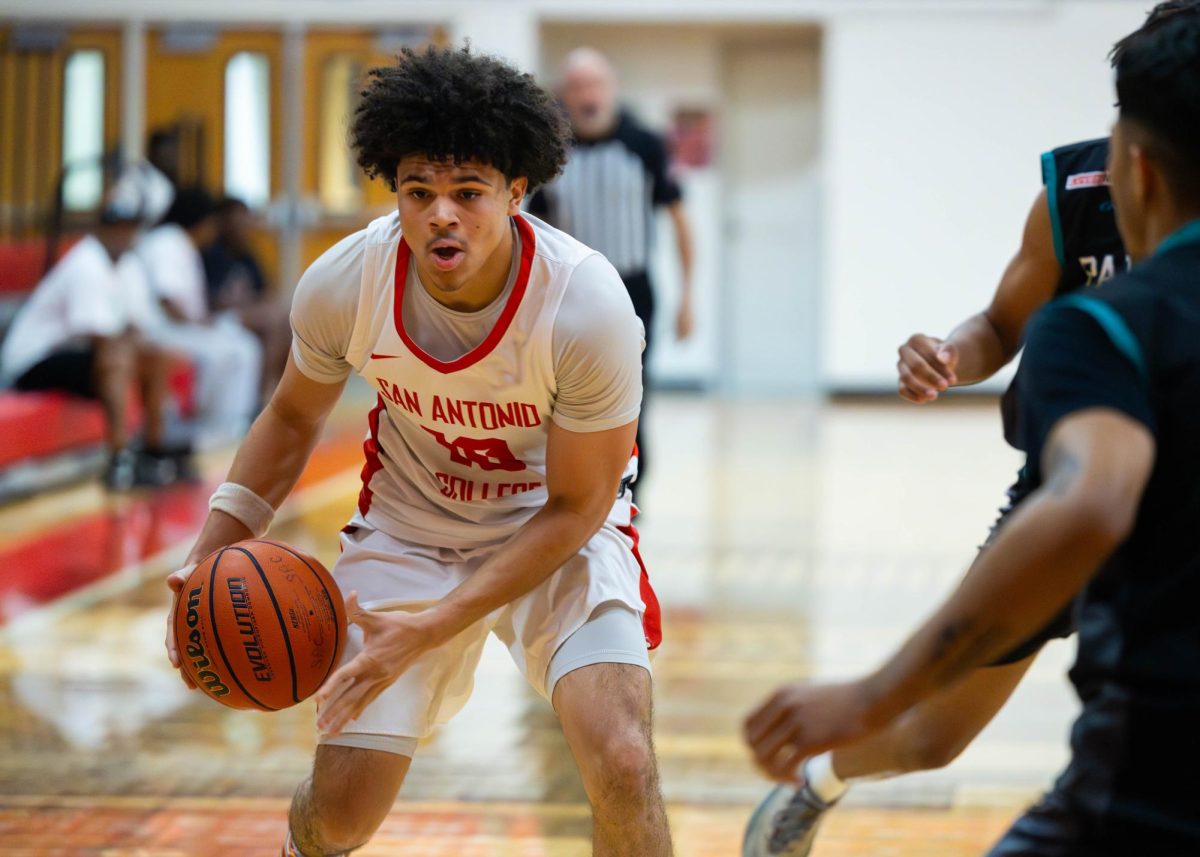 SAC power forward, Kamirin Williams drives the ball to the basket against Palo Alto College on Wednesday at the Candler Physical Education building. (Janelle Alemán)